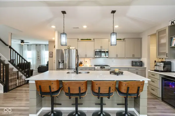910 Borealis DR, Franklin, IN 46131