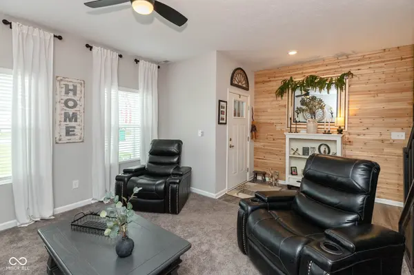 910 Borealis DR, Franklin, IN 46131