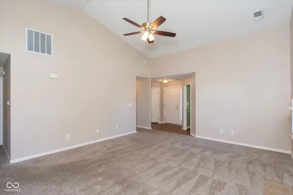 721 Bluff Creek DR, Fortville, IN 46040