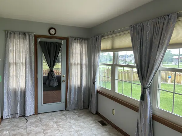 4964 W Cedar Cove DR, New Palestine, IN 46163