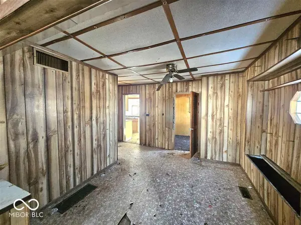 143 E School ST, Anderson, IN 46012