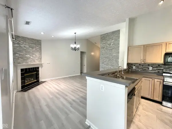 1058 Sugar Maple DR, Greenwood, IN 46143