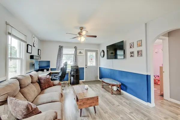 73 S 3rd AVE, Beech Grove, IN 46107