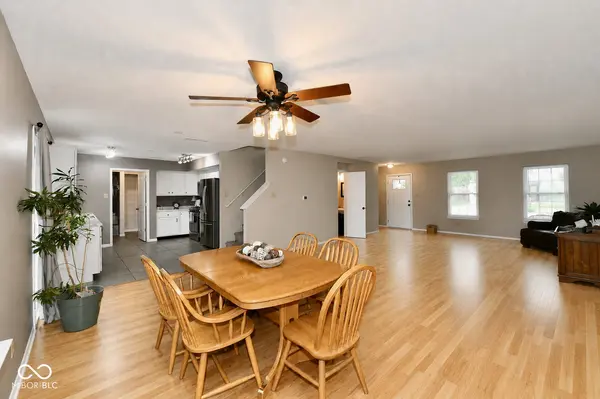 9890 Sapphire Berry LN, Fishers, IN 46038