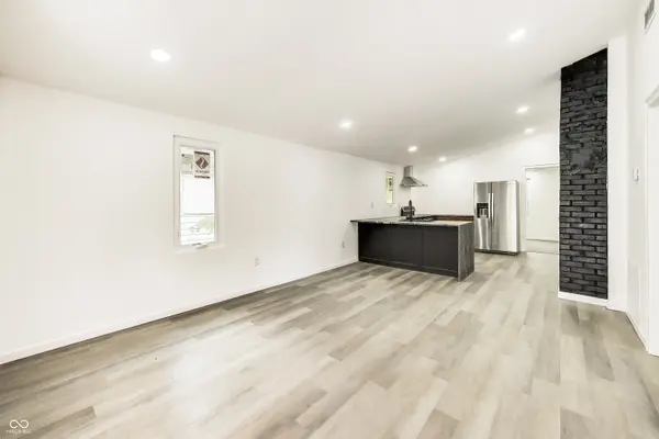 3242 Collier ST, Indianapolis, IN 46221