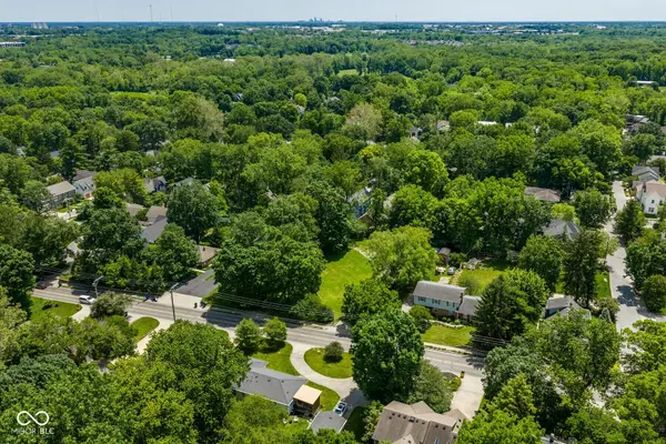 725 W Oak ST, Zionsville, IN 46077