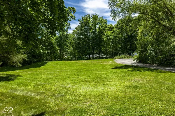 725 W Oak ST, Zionsville, IN 46077