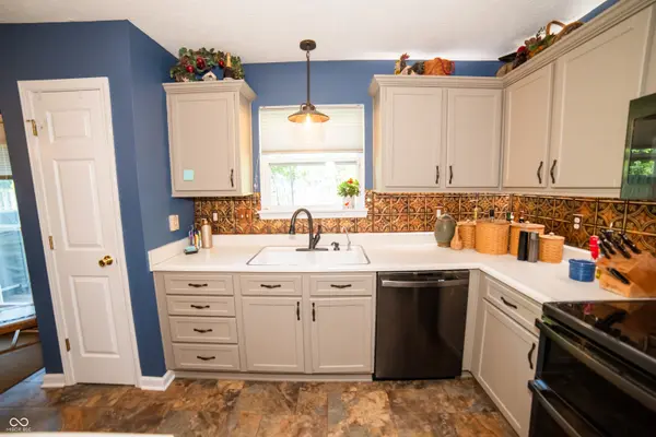 2542 Gadwall CIR, Indianapolis, IN 46234