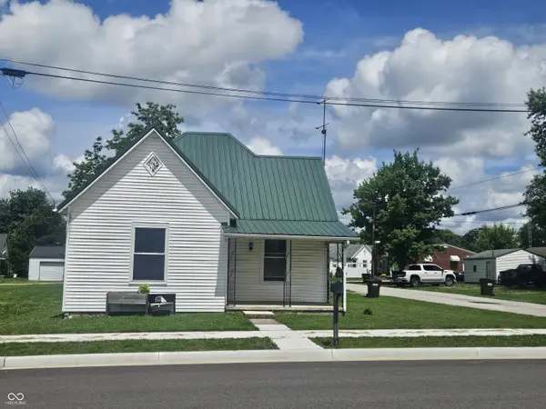 104 W Poplar ST, North Vernon, IN 47265