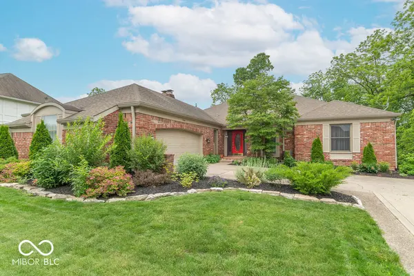 2280 Woodsway DR, Greenwood, IN 46143