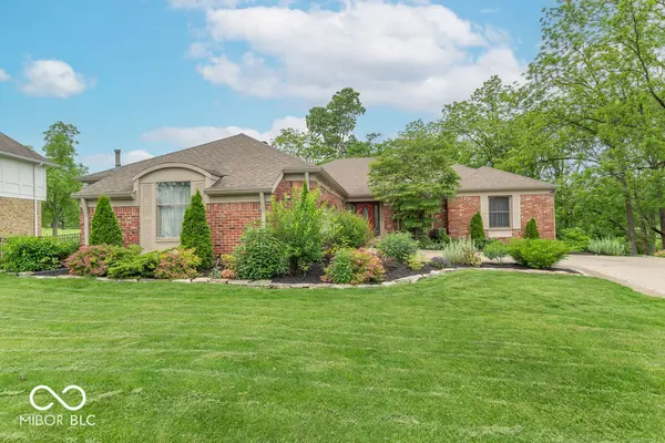 2280 Woodsway DR, Greenwood, IN 46143