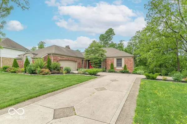 2280 Woodsway DR, Greenwood, IN 46143