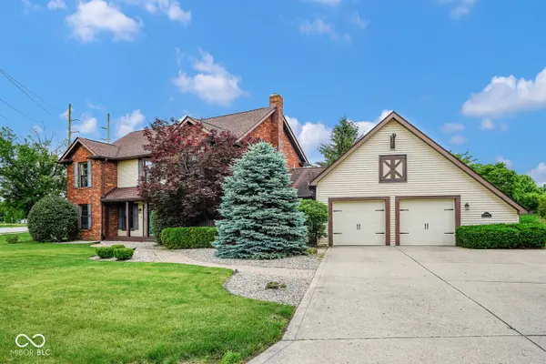 3007 Greensview DR, Greenwood, IN 46143