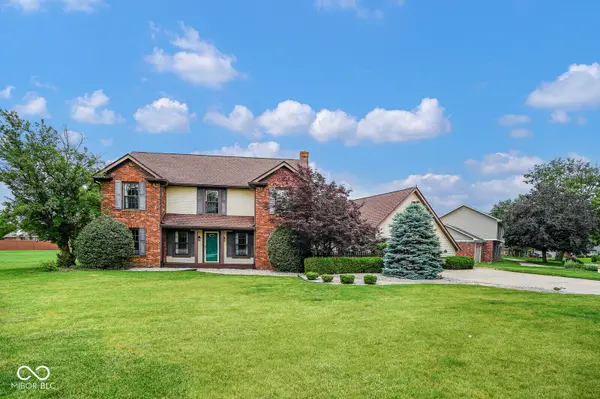 3007 Greensview DR, Greenwood, IN 46143