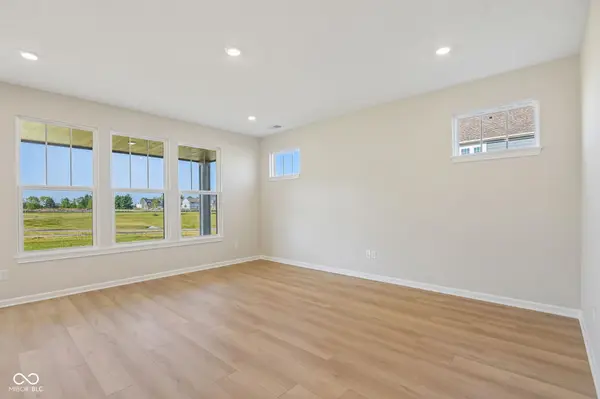 5619 Arcade BLVD, Mccordsville, IN 46055