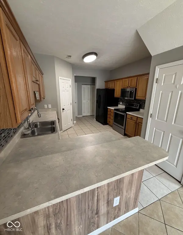 2353 Colfax LN, Indianapolis, IN 46260