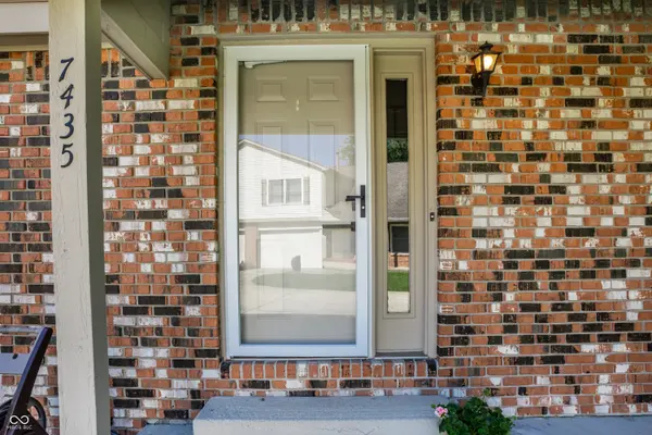 7435 Prairie Lake DR, Indianapolis, IN 46256