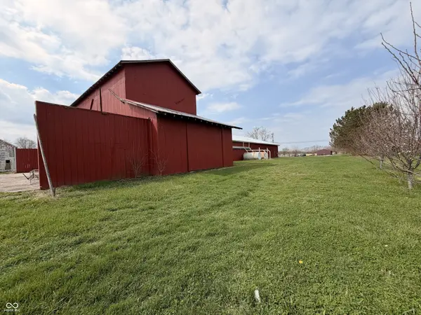 6475 N 300 E, Whiteland, IN 46184