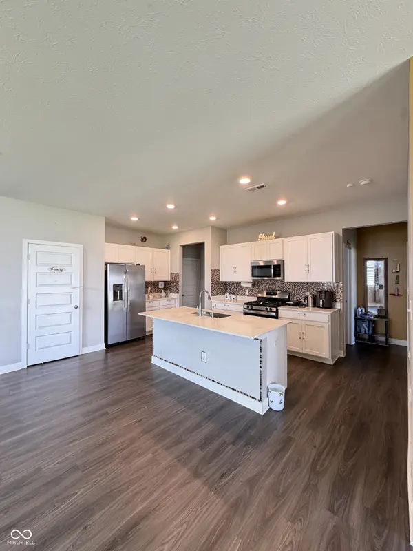 406 Switchgrass LN, Whiteland, IN 46184