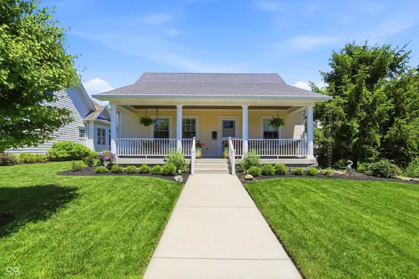 810 W Pine ST, Zionsville, IN 46077