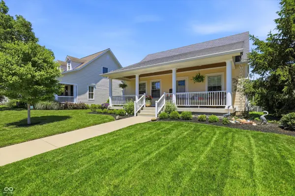 810 W Pine ST, Zionsville, IN 46077