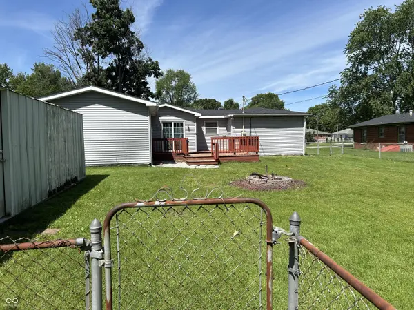 2002 Barton AVE, Terre Haute, IN 47802