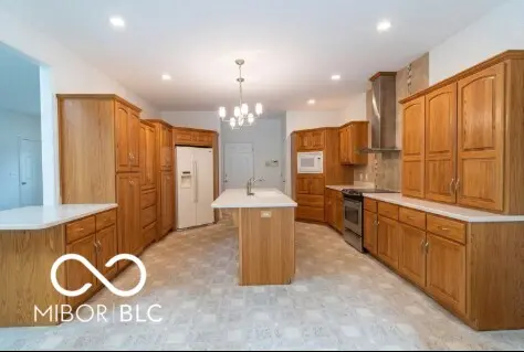 1761 Walnut TRCE, Greenfield, IN 46140