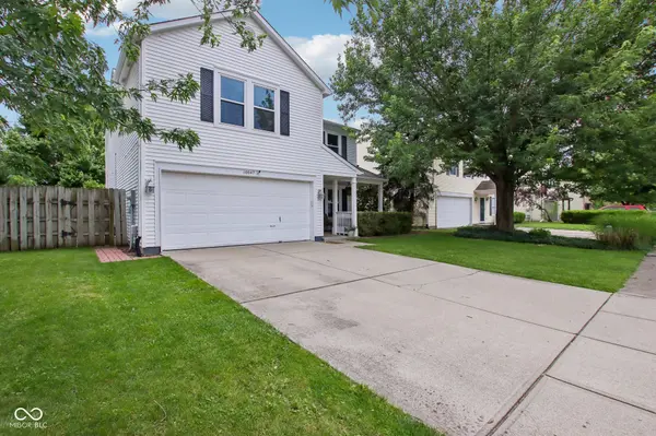 10047 Sapphire Berry LN, Fishers, IN 46038