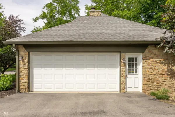 1030 Maxwell LN, Zionsville, IN 46077