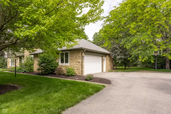 1030 Maxwell LN, Zionsville, IN 46077