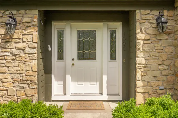 1030 Maxwell LN, Zionsville, IN 46077
