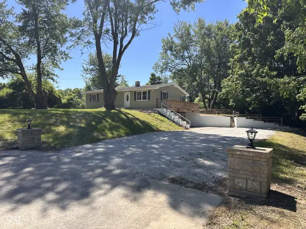 1742 E Range Line RD, Greencastle, IN 46135