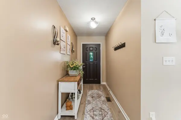 6075 Prairie Stream WAY, Columbus, IN 47203