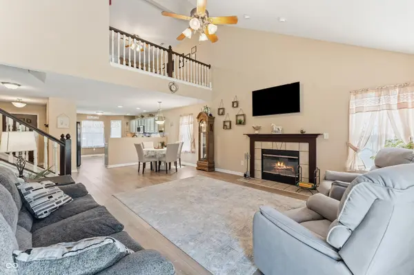 6075 Prairie Stream WAY, Columbus, IN 47203