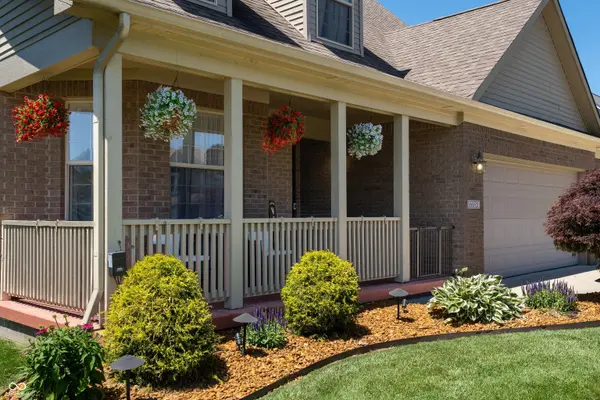 6075 Prairie Stream WAY, Columbus, IN 47203