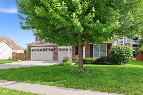 8110 Eskerban DR, Avon, IN 46123