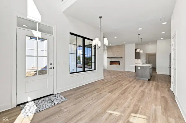 8798 Chauncey ST, Zionsville, IN 46077