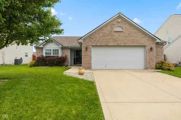 3463 Enclave LN, Greenwood, IN 46143