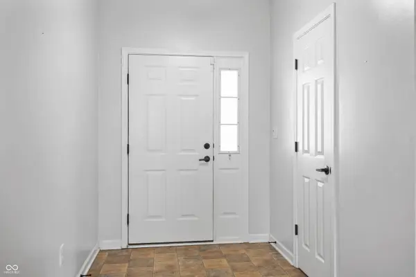 3463 Enclave LN, Greenwood, IN 46143