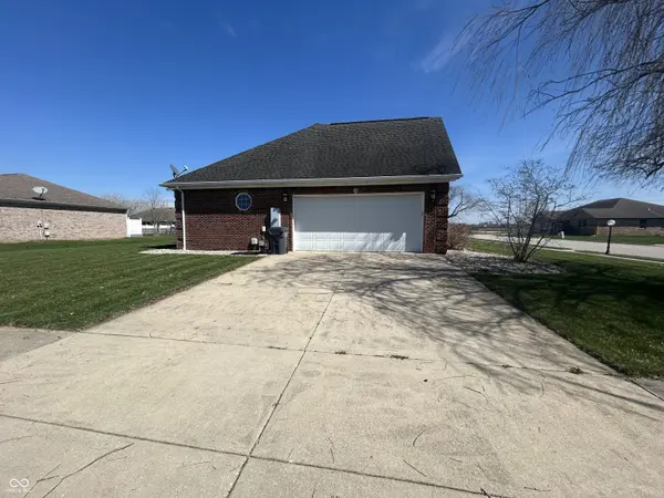 9162 Janelle DR, Seymour, IN 47274