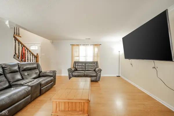 3859 Chancellor DR, Greenwood, IN 46143