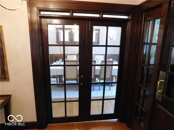 909 E 38th ST, Indianapolis, IN 46205