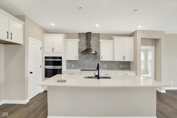 6689 Thresher Pass, Mccordsville, IN 46055