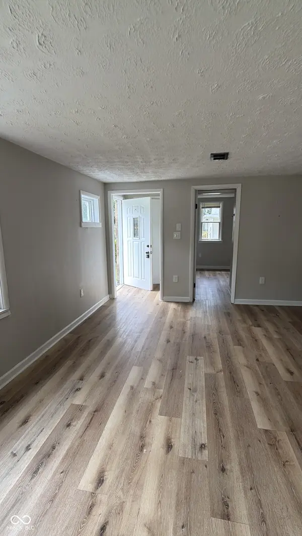 16 Glenda DR, Plainfield, IN 46168
