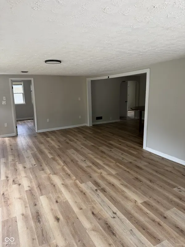 16 Glenda DR, Plainfield, IN 46168