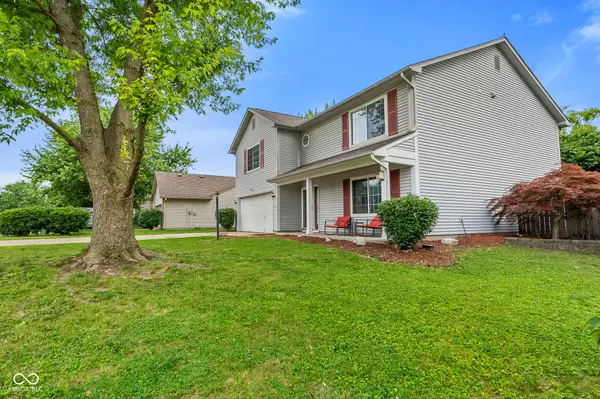 4620 Driftwood LN, Greenwood, IN 46143