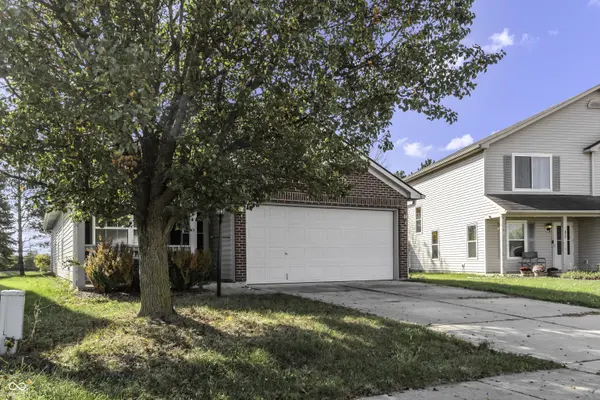 883 Curlew LN, Greenwood, IN 46143