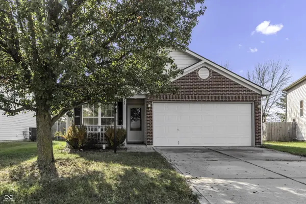 883 Curlew LN, Greenwood, IN 46143