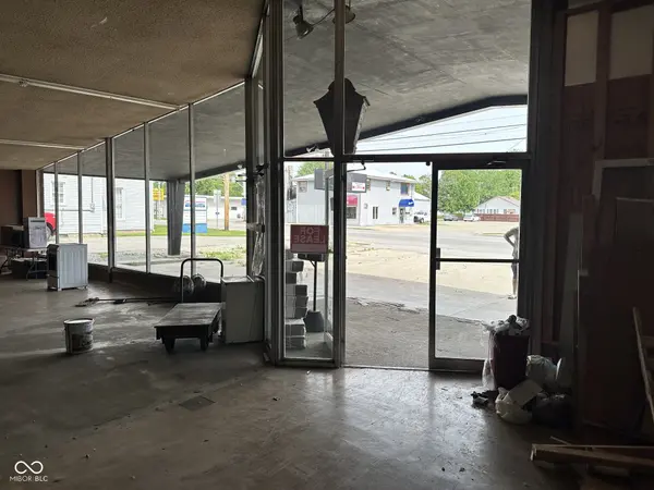 9 W Main ST, Chesterfield, IN 46017