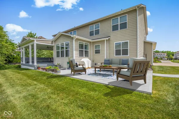 3796 Conifer DR, Zionsville, IN 46077